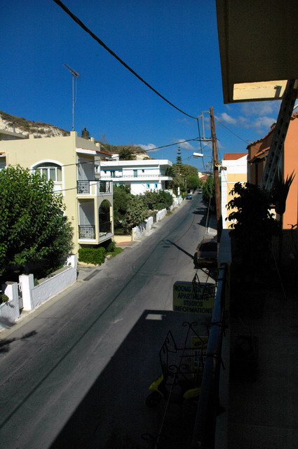 crete060905_11_kalives_street