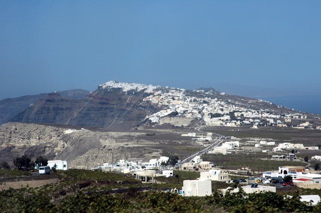 crete200905_031_santorini_between_phyrgos_ia