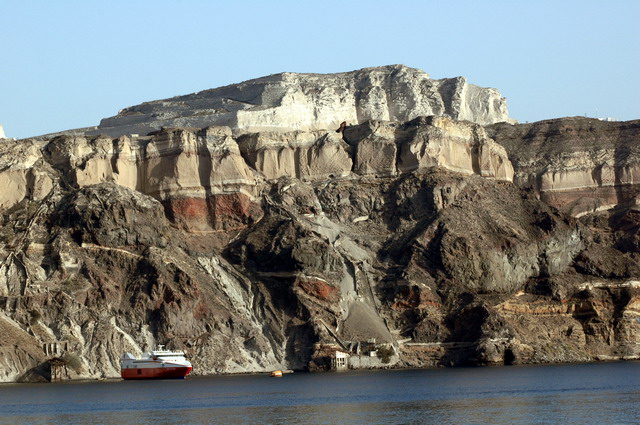 crete200905_140_santorini_from_boat