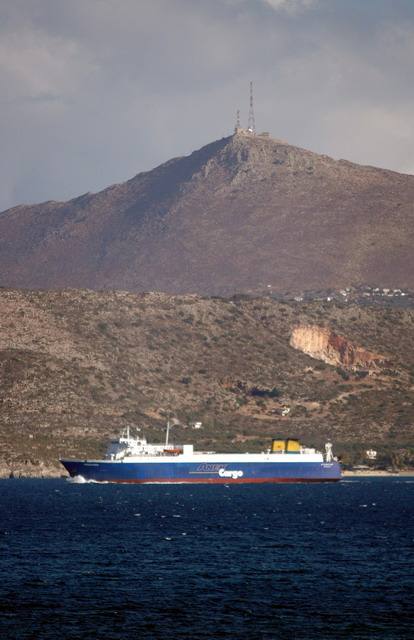 crete210905_01_kalives_cargoboat