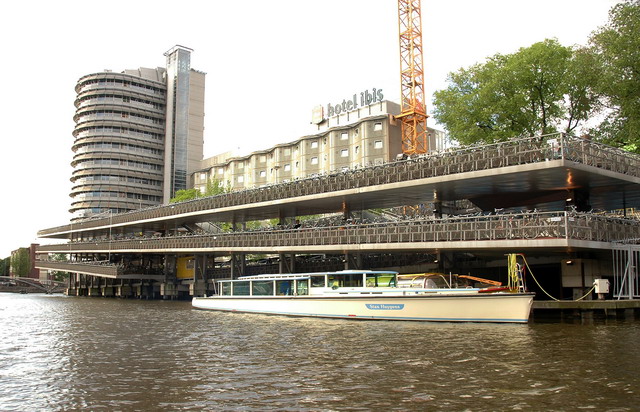 marlin250506_105_amsterdam_canaltour_bicyclegarage