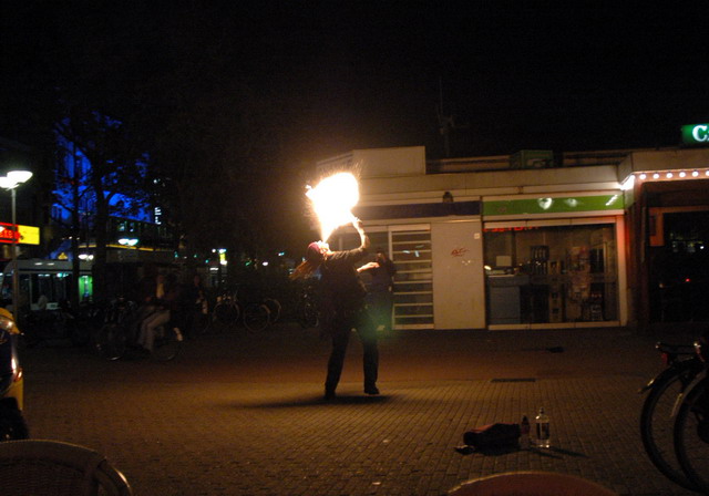 marlin250506_120_amsterdam_rembrandtplein_firespitter