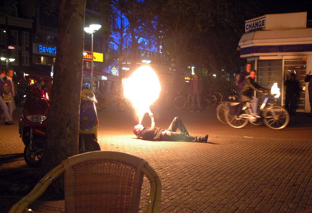 marlin250506_124_amsterdam_rembrandtplein_firespitter