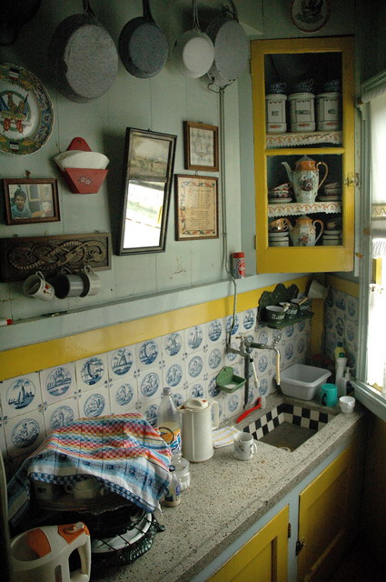 marlin260506_25_marken_inside_old_house