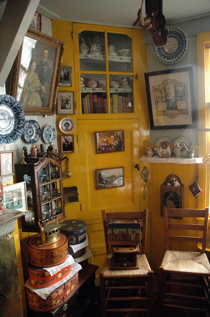 marlin260506_26_marken_inside_old_house