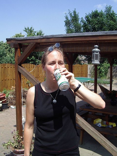 bbq_cpc160606_16_cora_thirsty