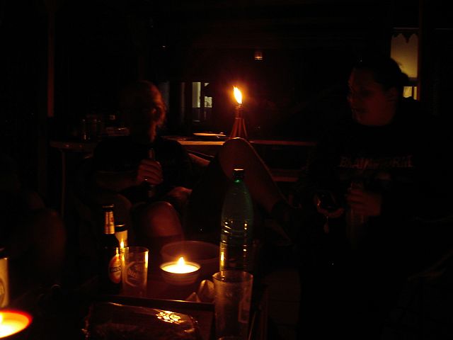 bbq_cpc160606_48_hanging_out