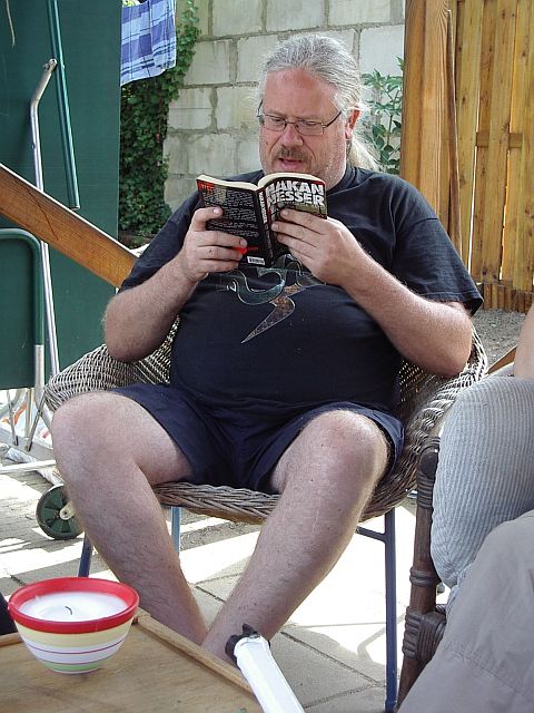 bbq_cpc170606_03_nico_reading_swedish