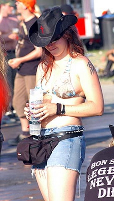 byh240606_26nw_girl