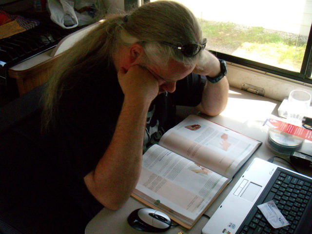 can040607_18_nico_studying