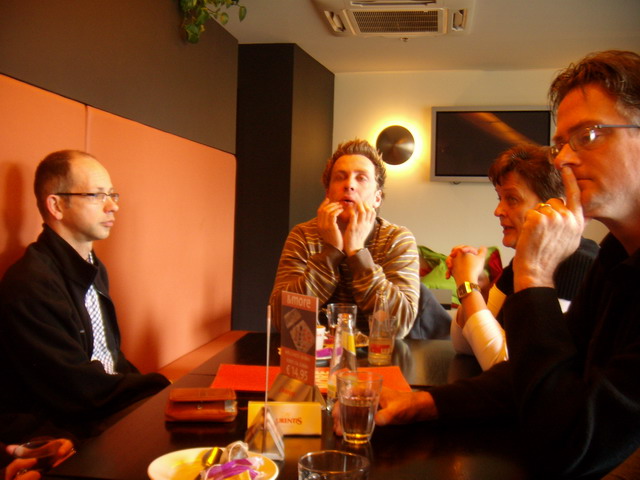 080213_01_lunchwork