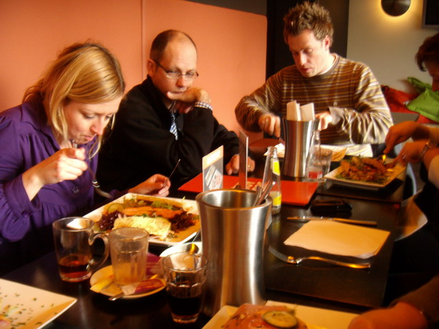 080213_07_lunchwork