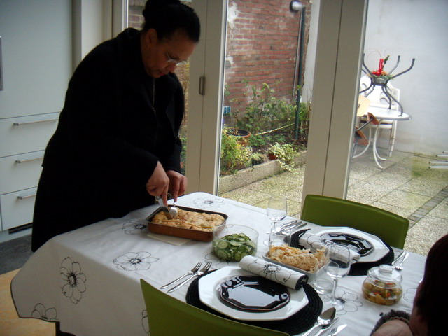 080214_01_dinnermilly