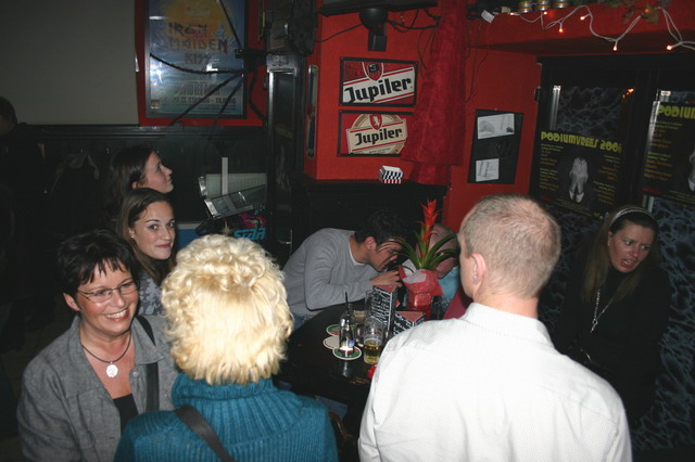 080216_surpriseparty_14t_vera_elke__kim