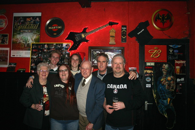 080216_surpriseparty_53t_family