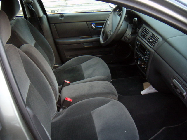 080301_06_fordtaurus03
