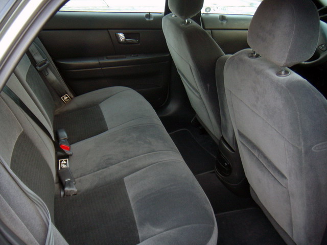 080301_08_fordtaurus03