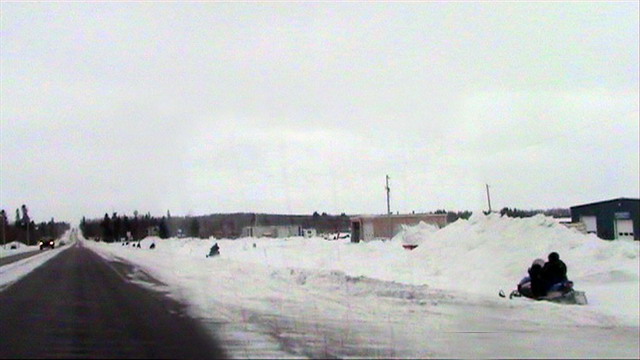 080308_04_snowmobiles