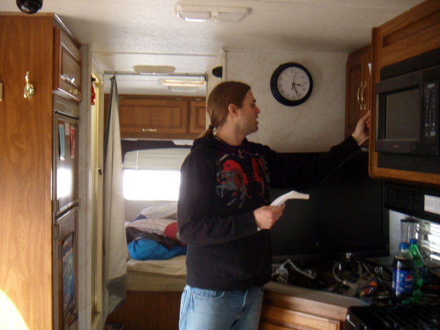 080328_09_ieleaving_stu