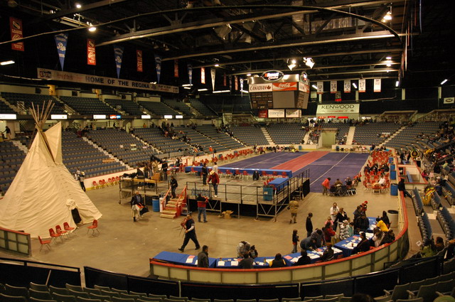 080412_powwow_uni_01
