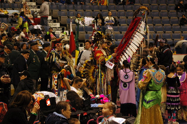 080412_powwow_uni_02