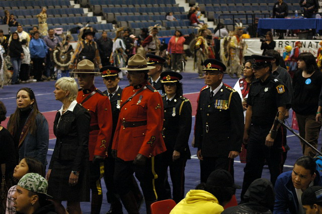 080412_powwow_uni_05