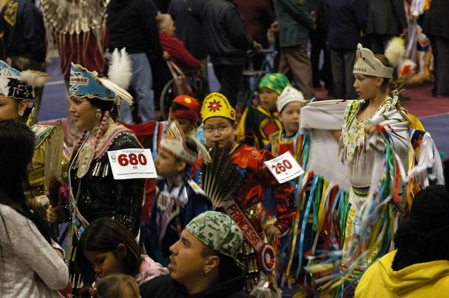 080412_powwow_uni_06