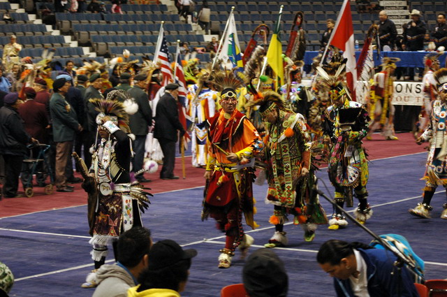 080412_powwow_uni_07
