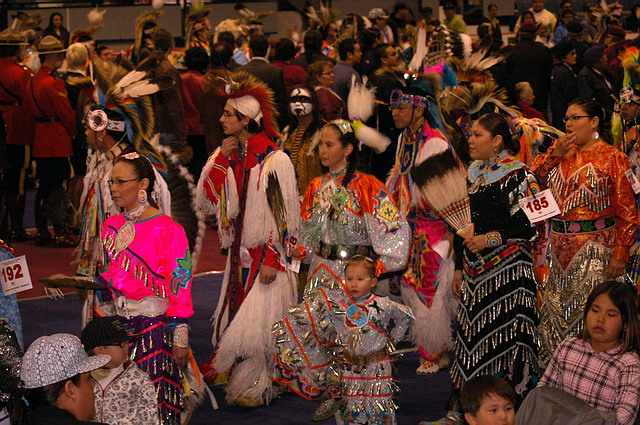 080412_powwow_uni_10