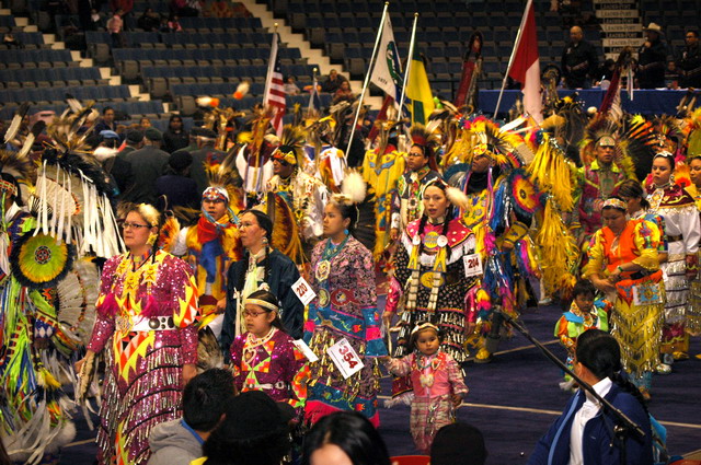 080412_powwow_uni_11