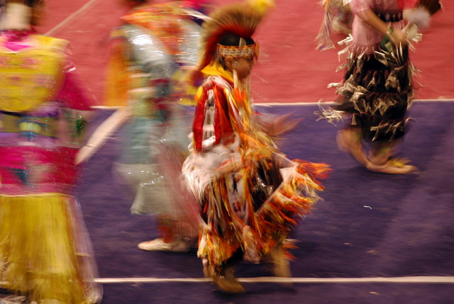 080412_powwow_uni_15