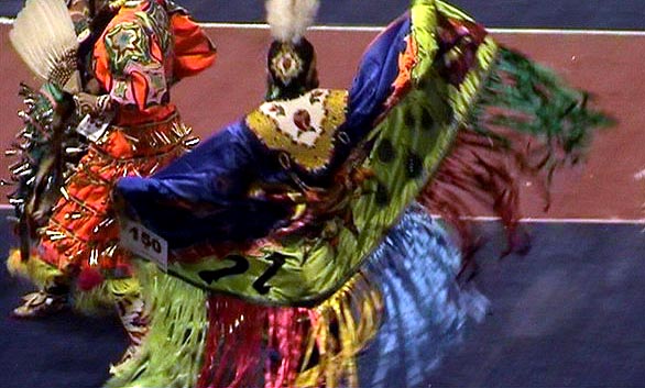 080412_powwow_uni_28v