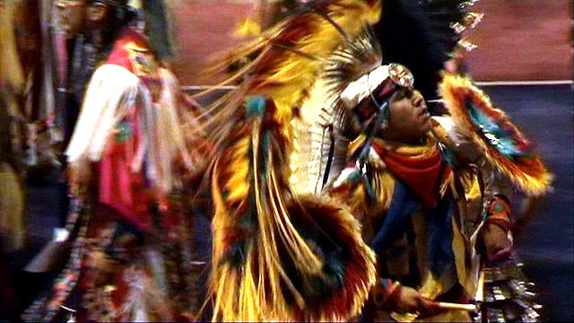 080412_powwow_uni_31v