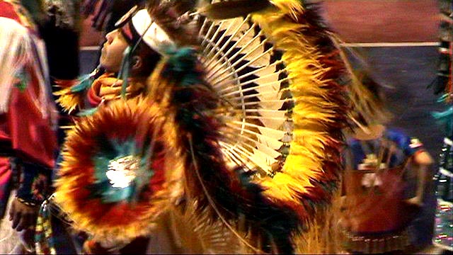 080412_powwow_uni_33v