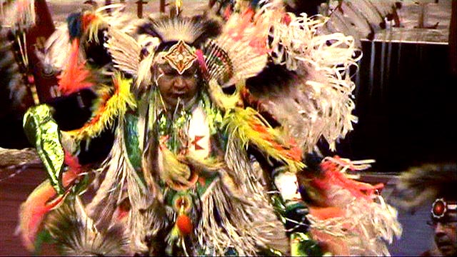 080412_powwow_uni_37v