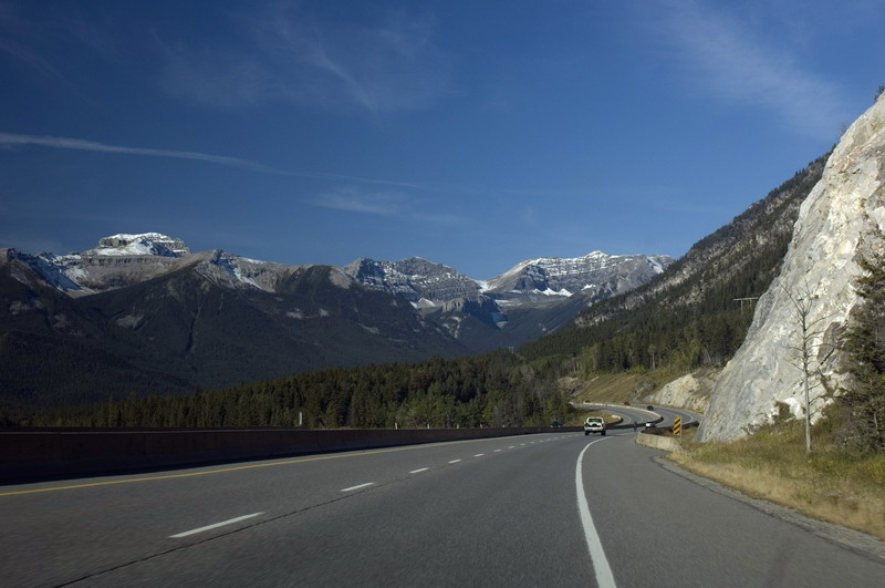 080914_001_near_banff
