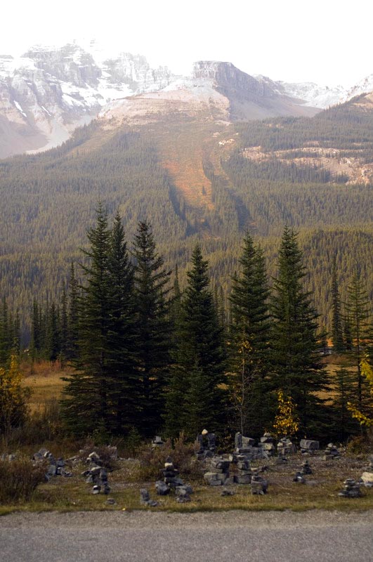080919_006_icefieldsparkway_inukshuks