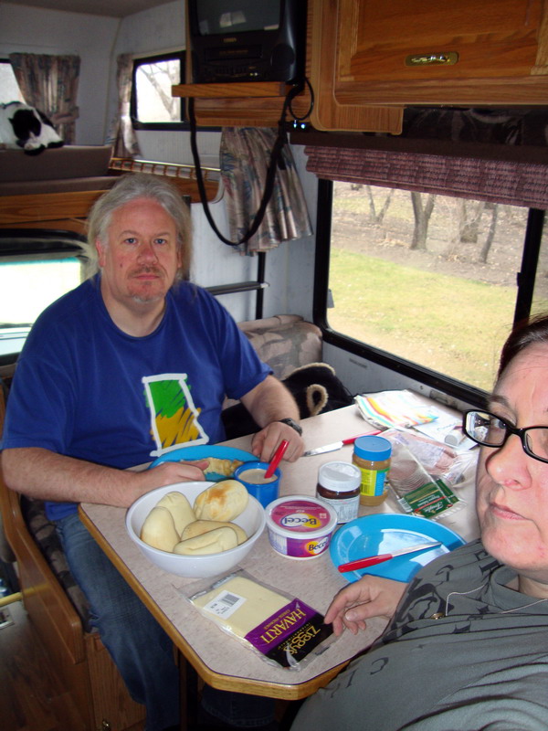 090507_03_firstbreakfast
