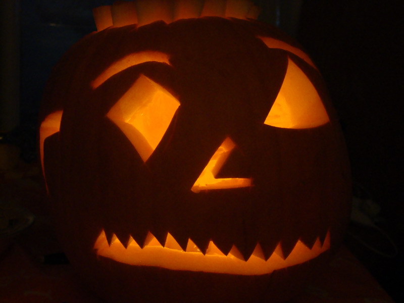 091030_12_carvingpumpkins_with_alison