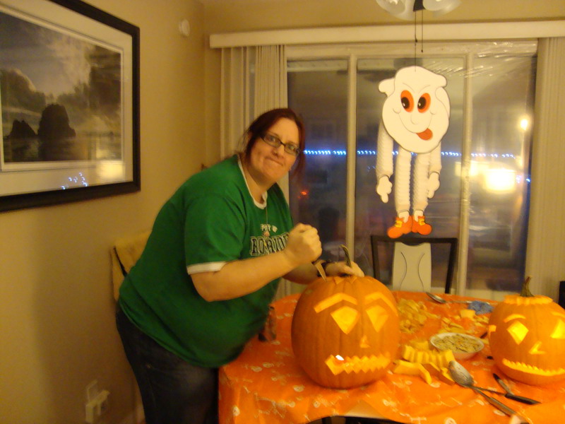 091030_15_carvingpumpkins_with_alison