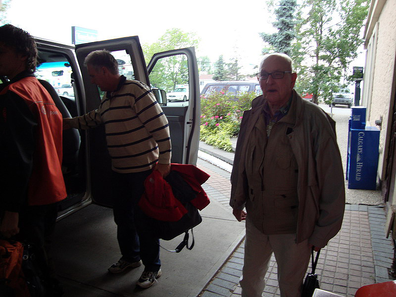 090712_23_calgarytravelodge_arrival