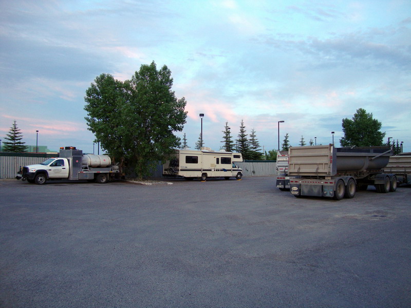 090712_36_calgary_travelodge_parking