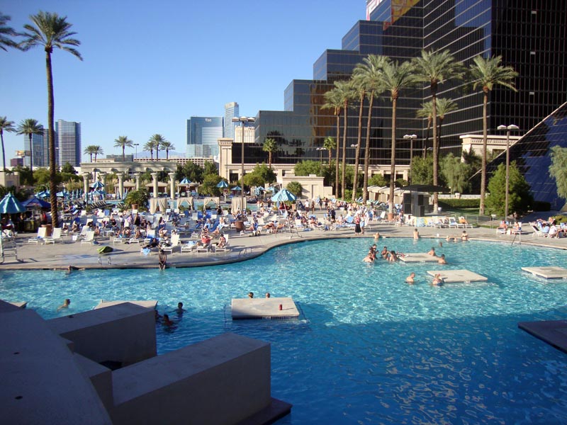 101010_120_lasvegas_luxor