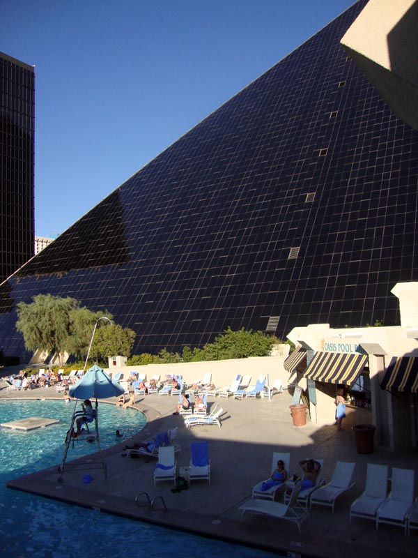 101010_121_lasvegas_luxor