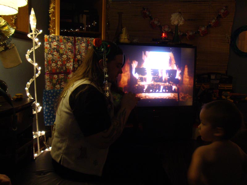 101204_05_uglyxmassweaterparty_justin_lucca