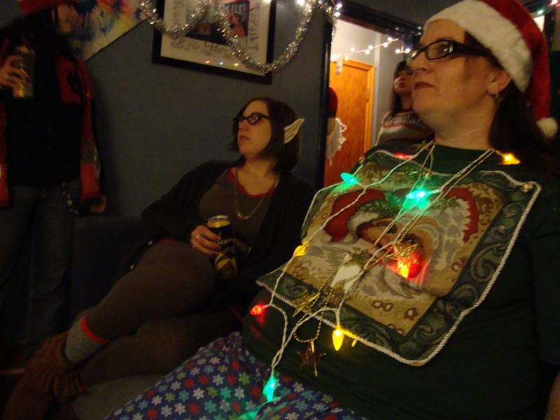 101204_12_uglyxmassweaterparty_megan_marlies