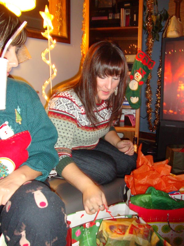 101204_40_uglyxmassweaterparty_alicia