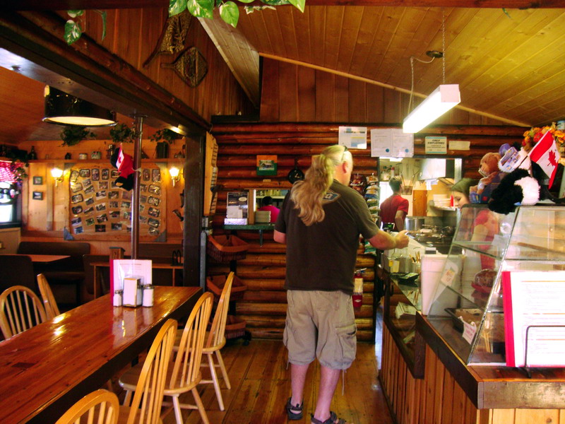 100903_35_highway6_goldpancafe