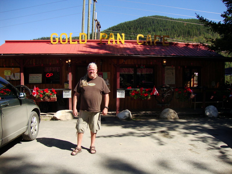 100903_36_highway6_goldpancafe