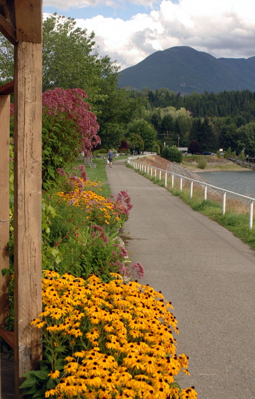 100904_19_nakusp